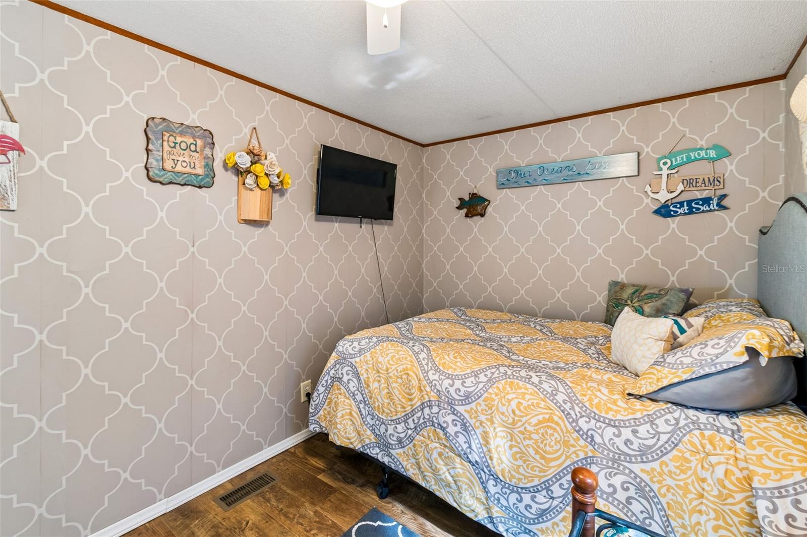 CANDLELIGHT GROVES - Residential