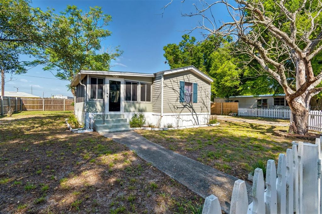 Photo of 1 Candlelight Loop, Lake Wales, FL 33859 (MLS # P4938284)