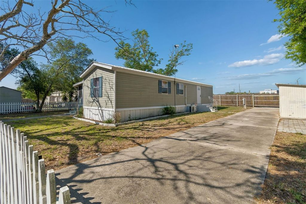 Photo of 1 Candlelight Loop, Lake Wales, FL 33859 (MLS # P4938284)