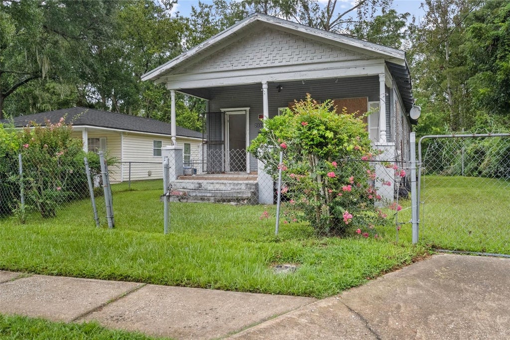 Photo of 2117 Tuskegee Road, Jacksonville, FL 32209 (MLS # O6437612)