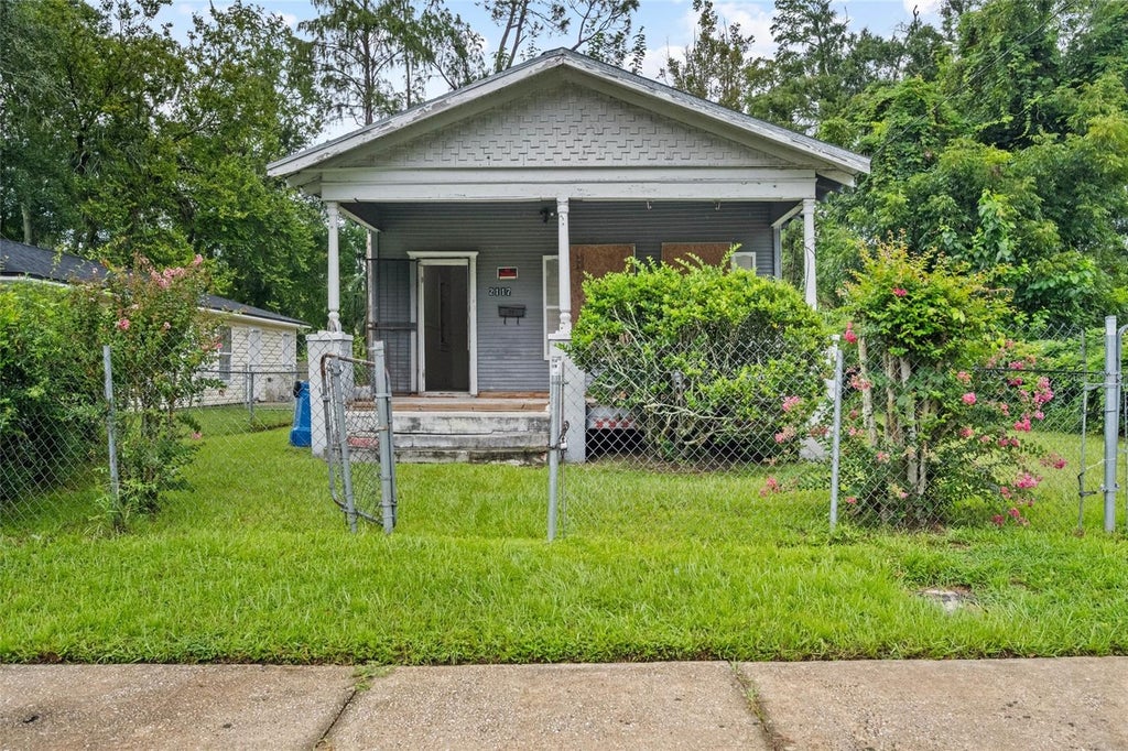 Photo of 2117 Tuskegee Road, Jacksonville, FL 32209 (MLS # O6437612)