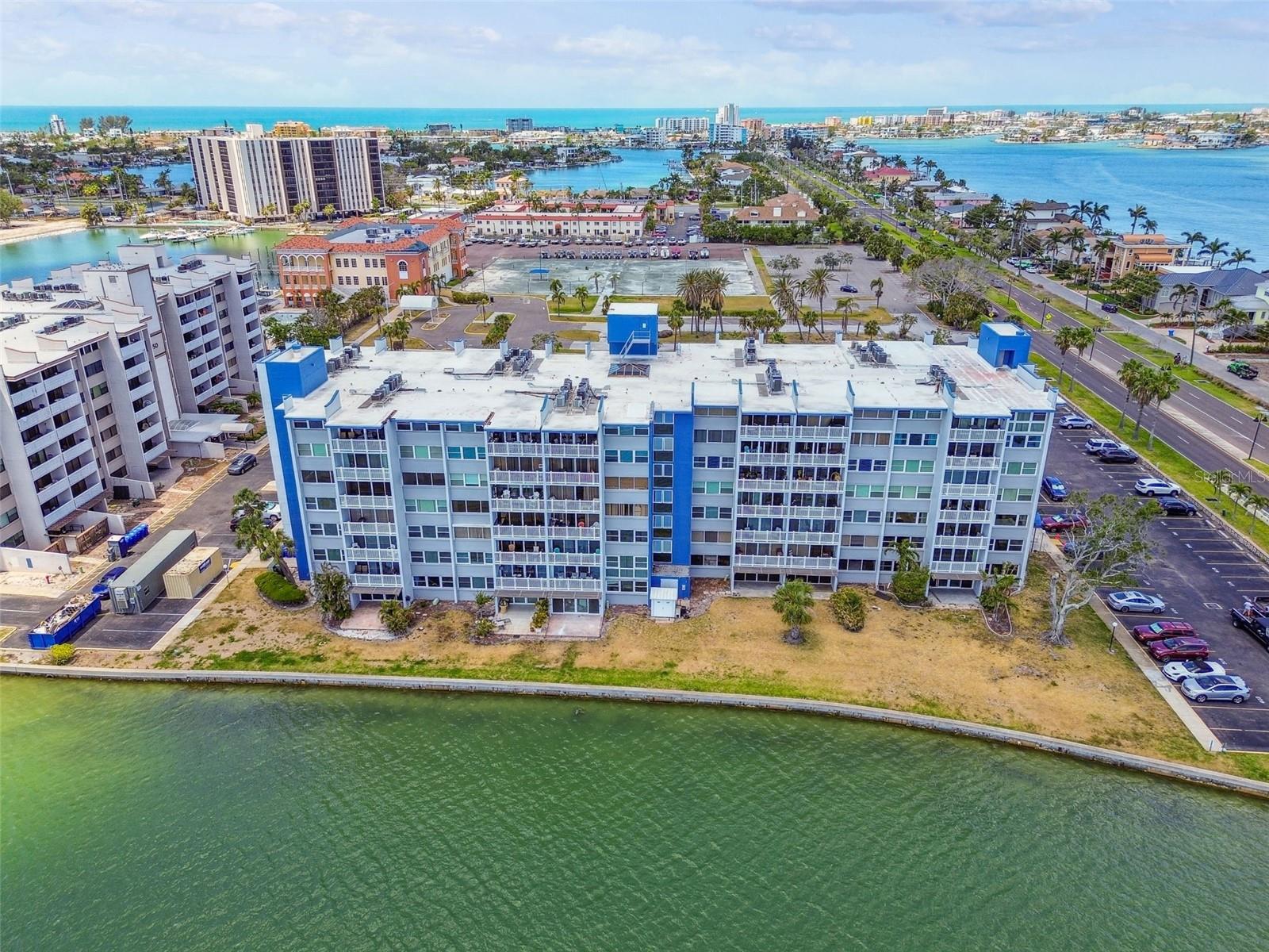 TREASURE ISLAND TENNIS & YACHT CLUB - Residential