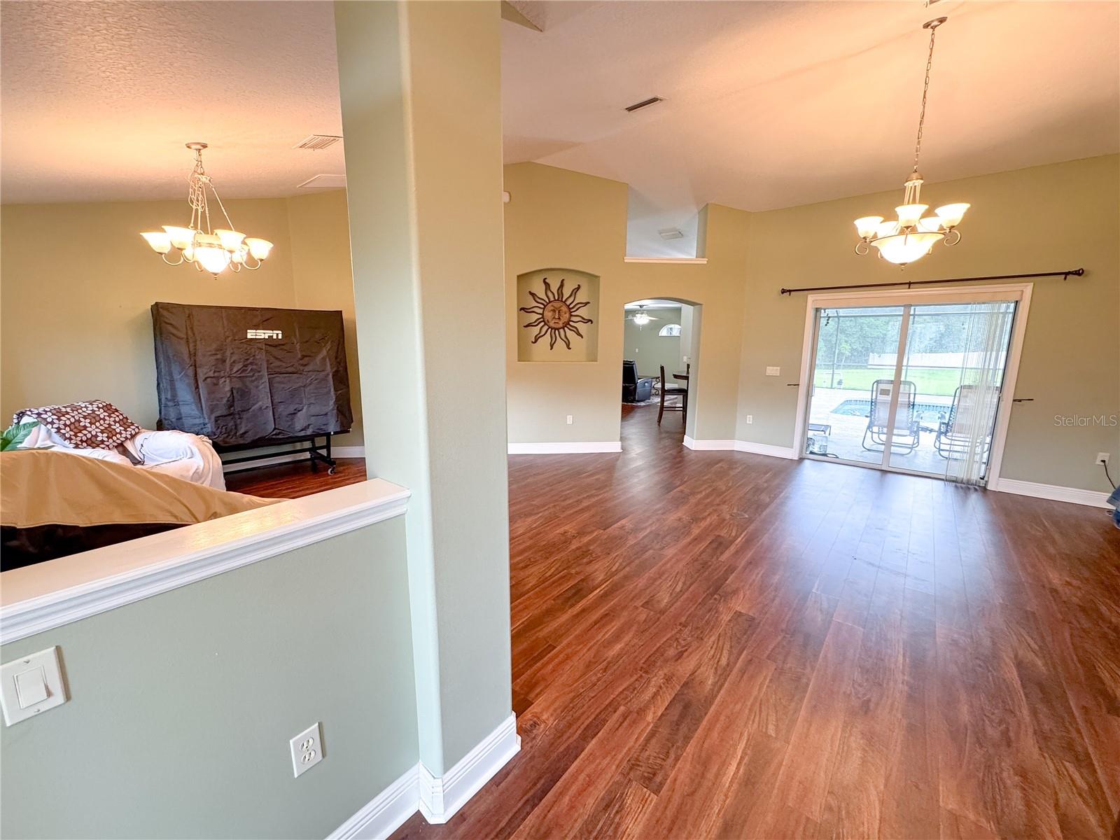 SILVER MDWS NORTH - Residential