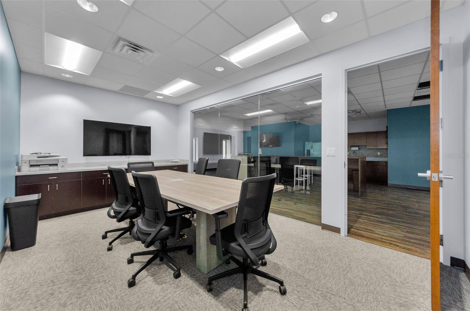 PINELLAS GROVES - Commercial Lease