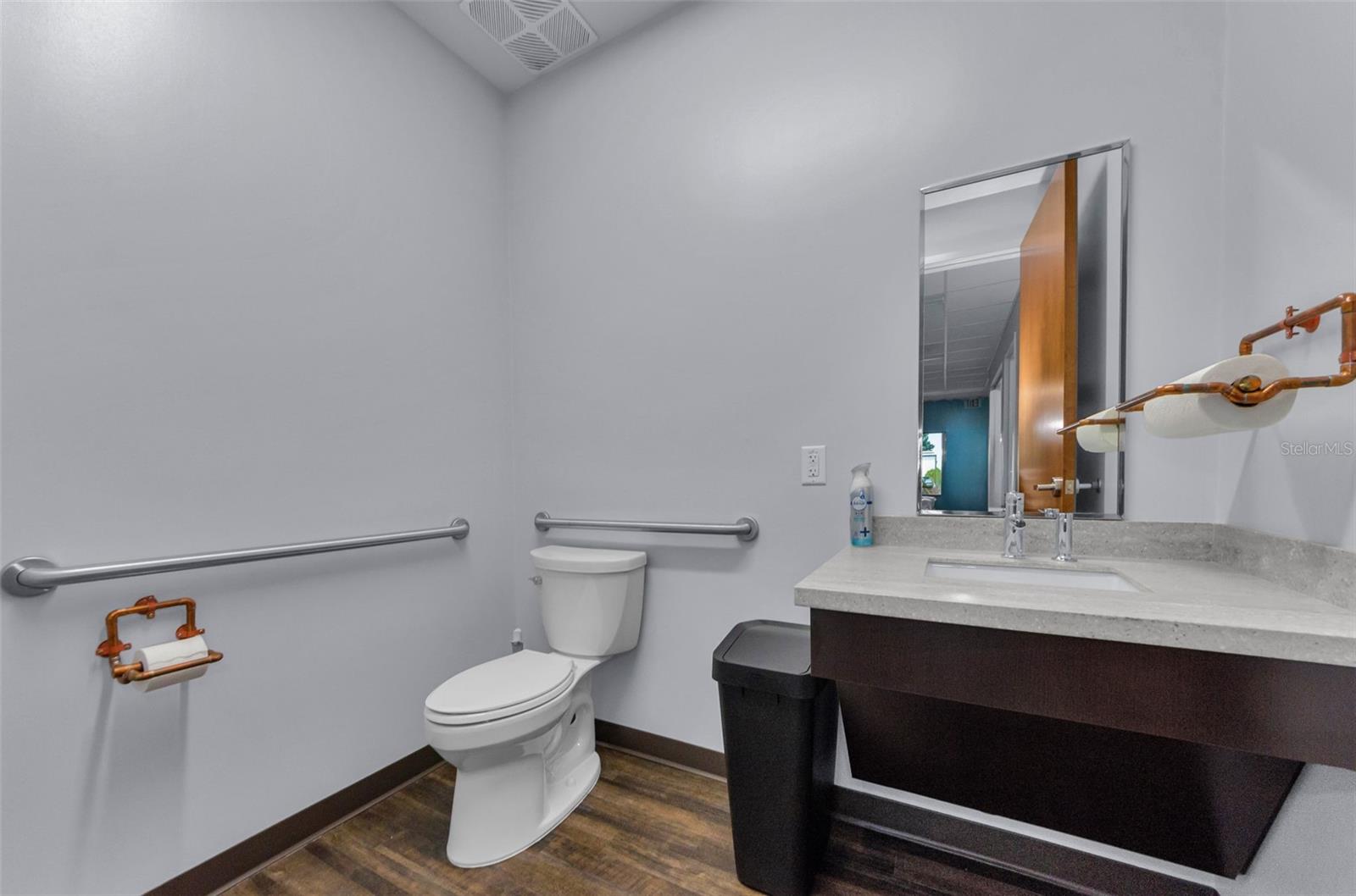 PINELLAS GROVES - Commercial Lease