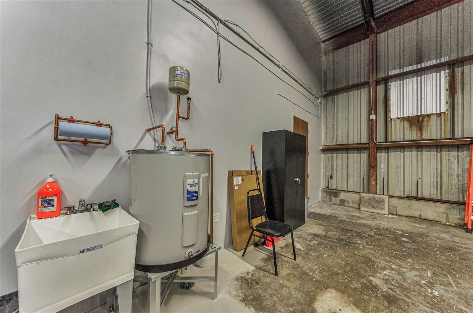 PINELLAS GROVES - Commercial Lease