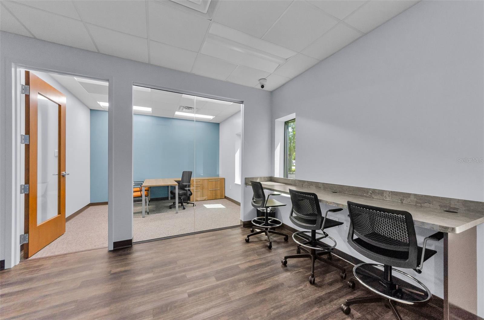 PINELLAS GROVES - Commercial Lease