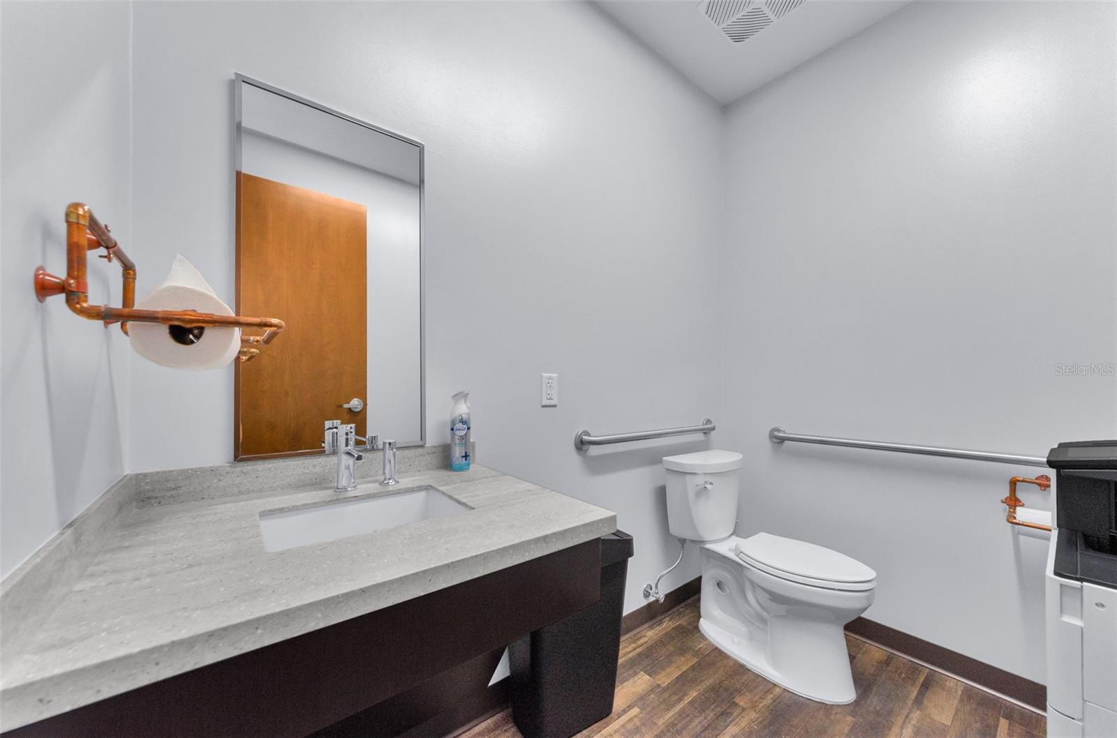 PINELLAS GROVES - Commercial Lease