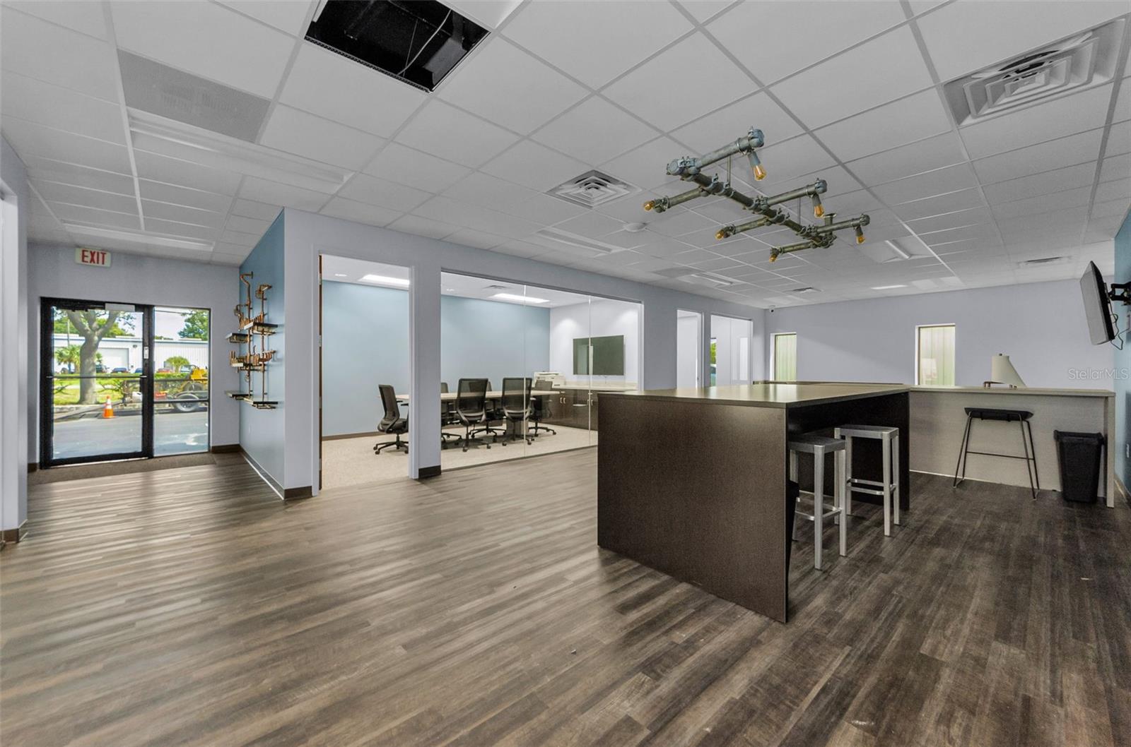 PINELLAS GROVES - Commercial Lease