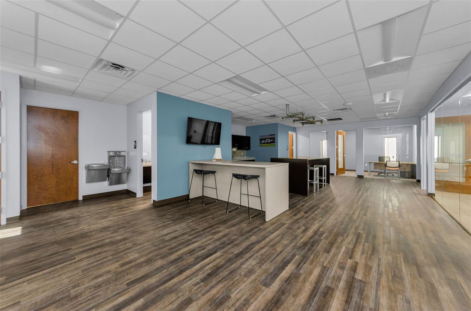 PINELLAS GROVES - Commercial Lease