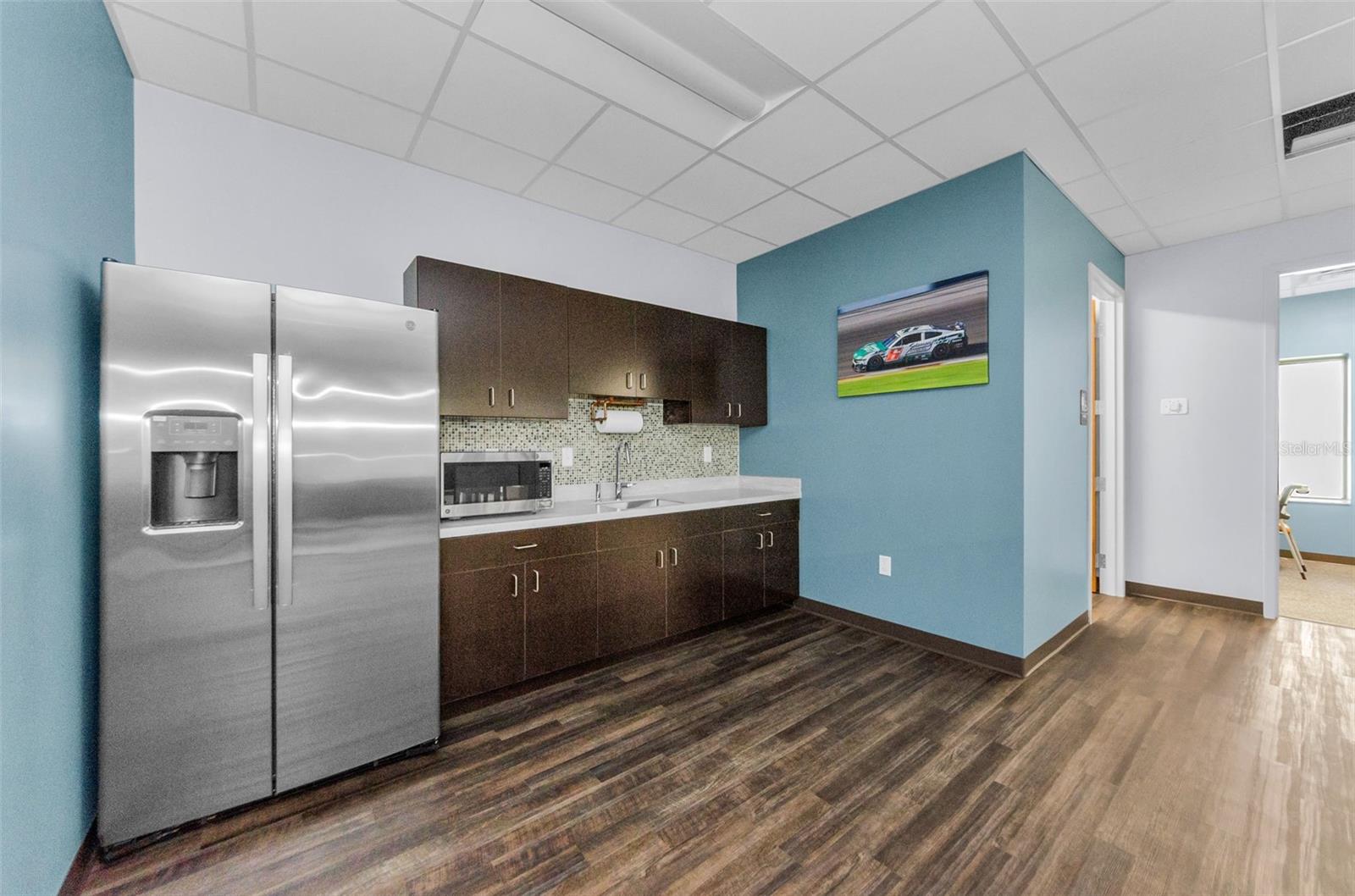 PINELLAS GROVES - Commercial Lease