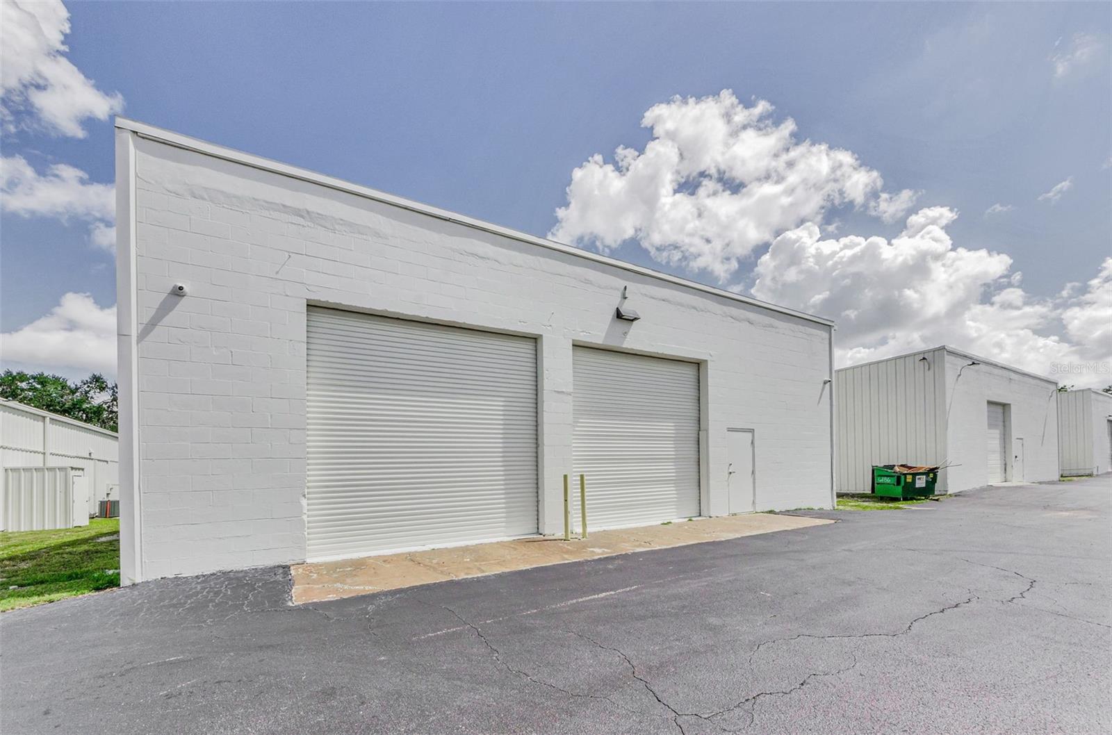 PINELLAS GROVES - Commercial Lease