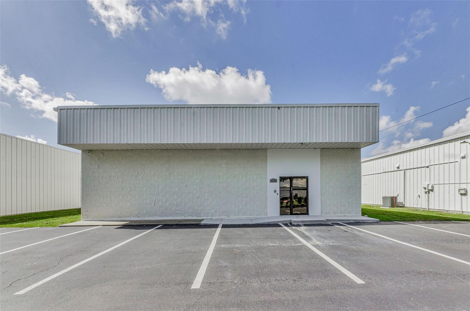 PINELLAS GROVES - Commercial Lease