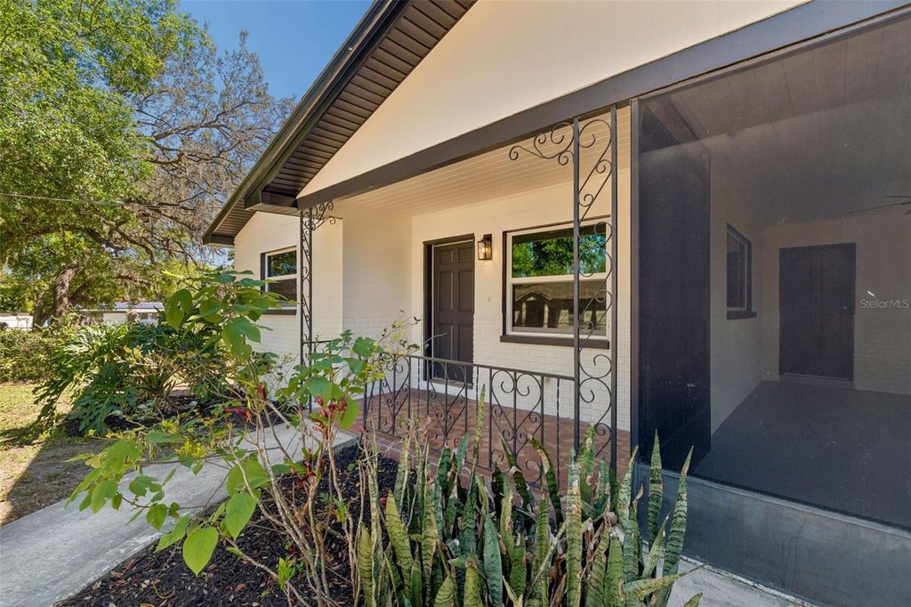 Photo of 4313 E Shadowlawn Avenue, Tampa, FL 33610 (MLS # W7884039)