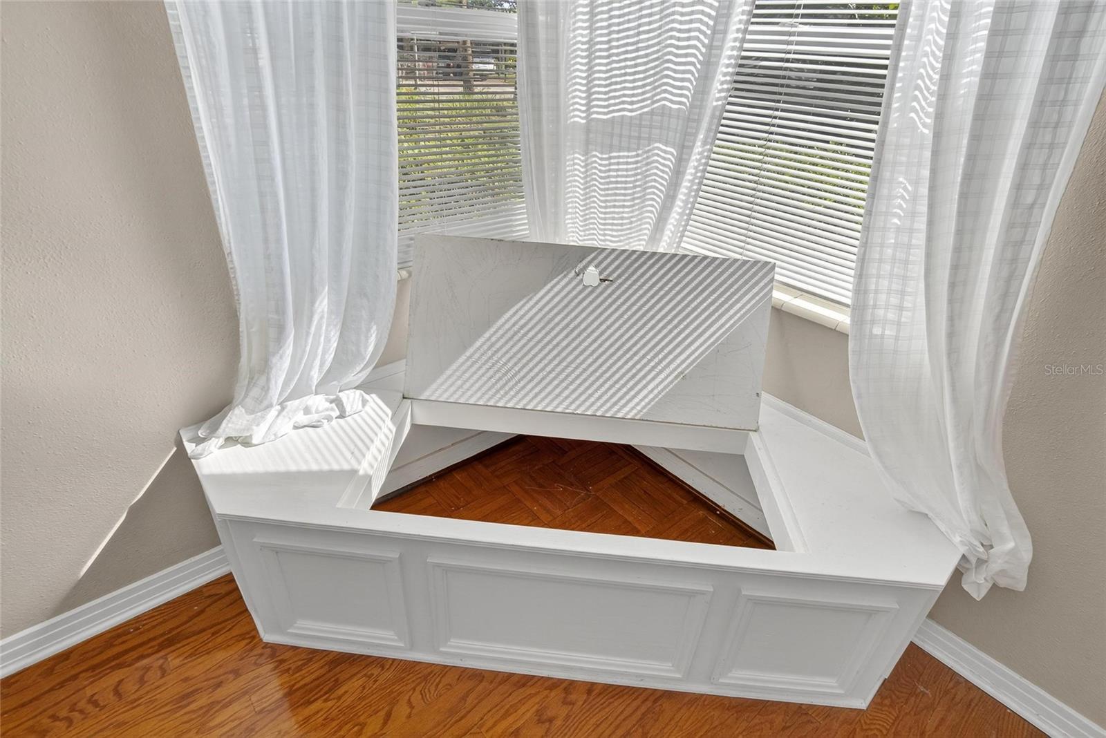 SUNSET PARK - Residential Lease