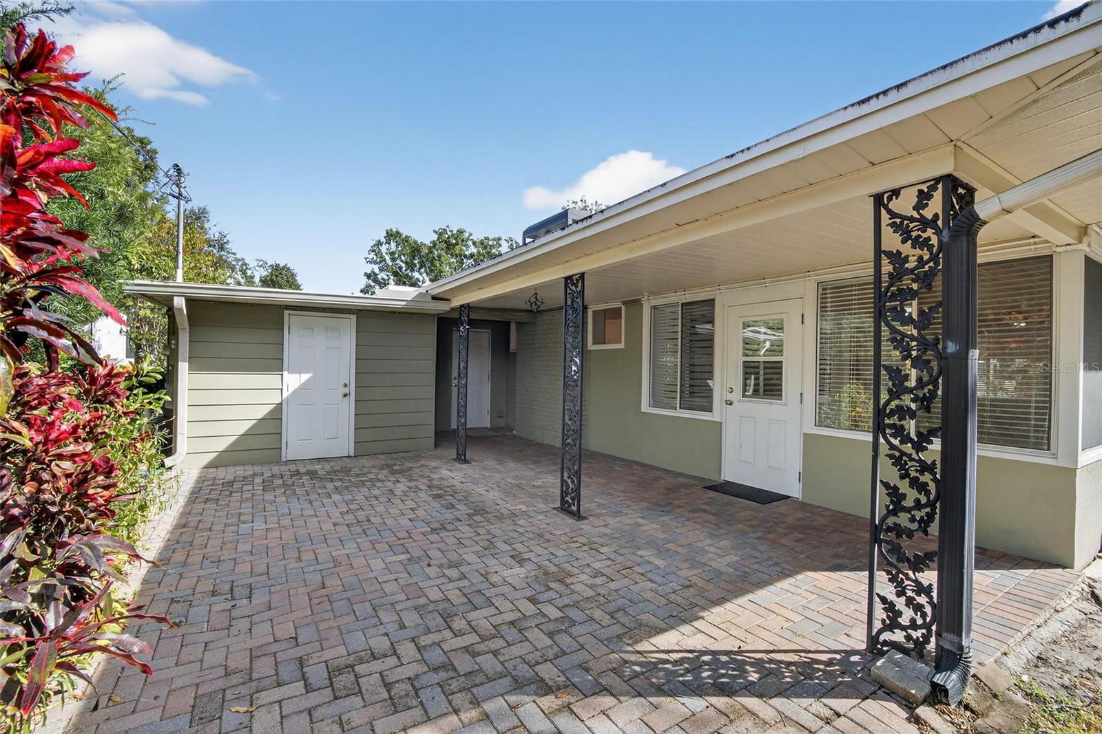 SUNSET PARK - Residential Lease