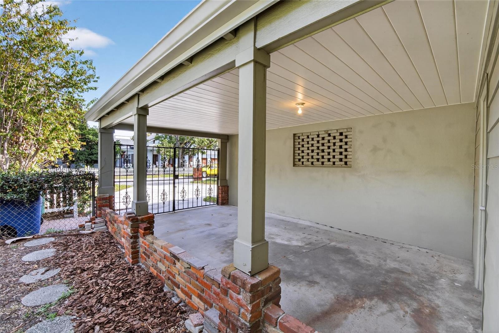 SUNSET PARK - Residential Lease