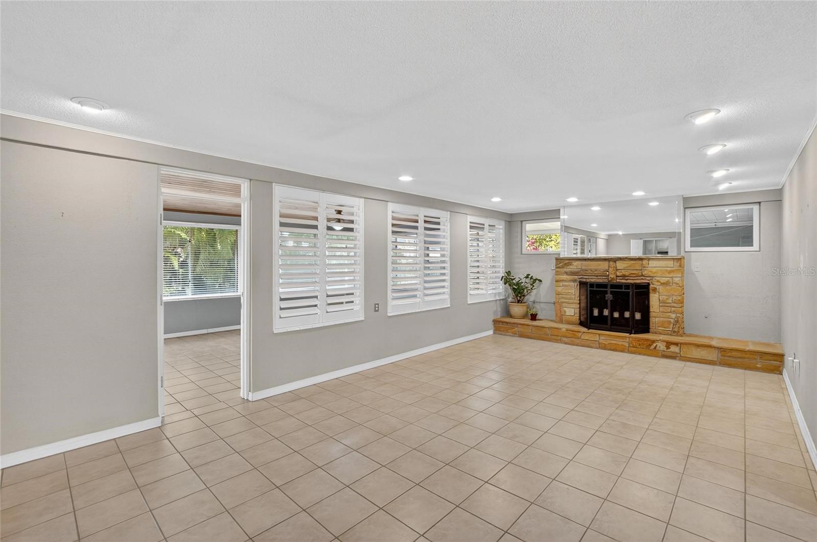 SUNSET PARK - Residential Lease