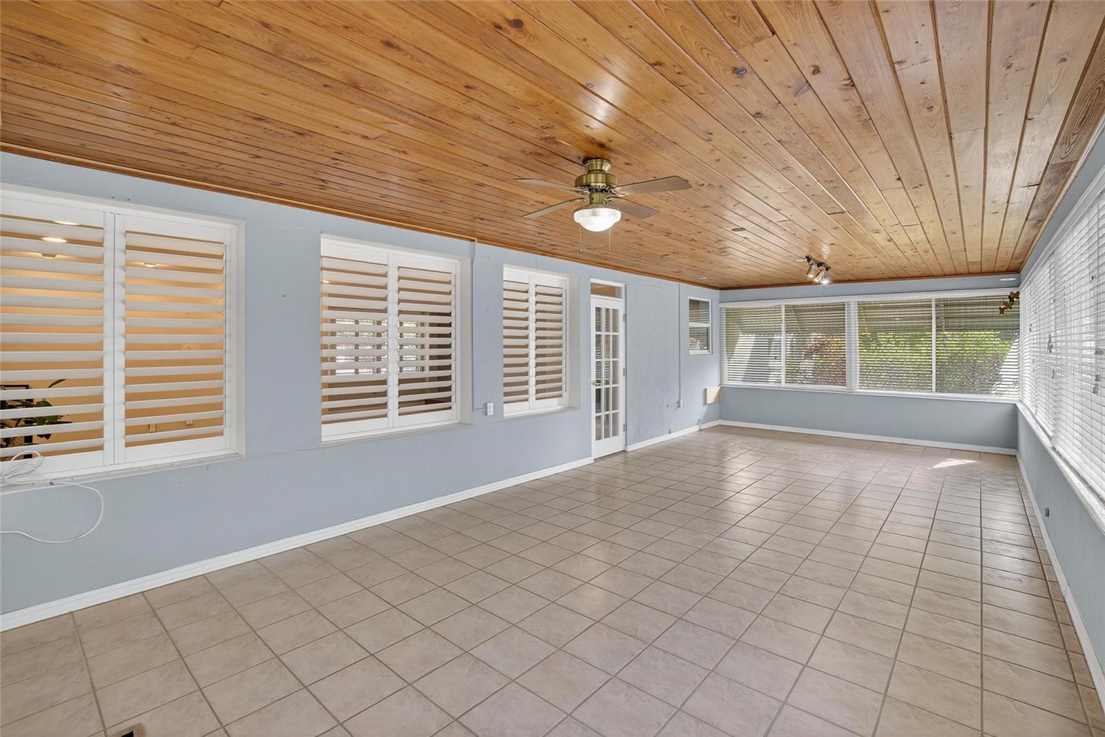 SUNSET PARK - Residential Lease