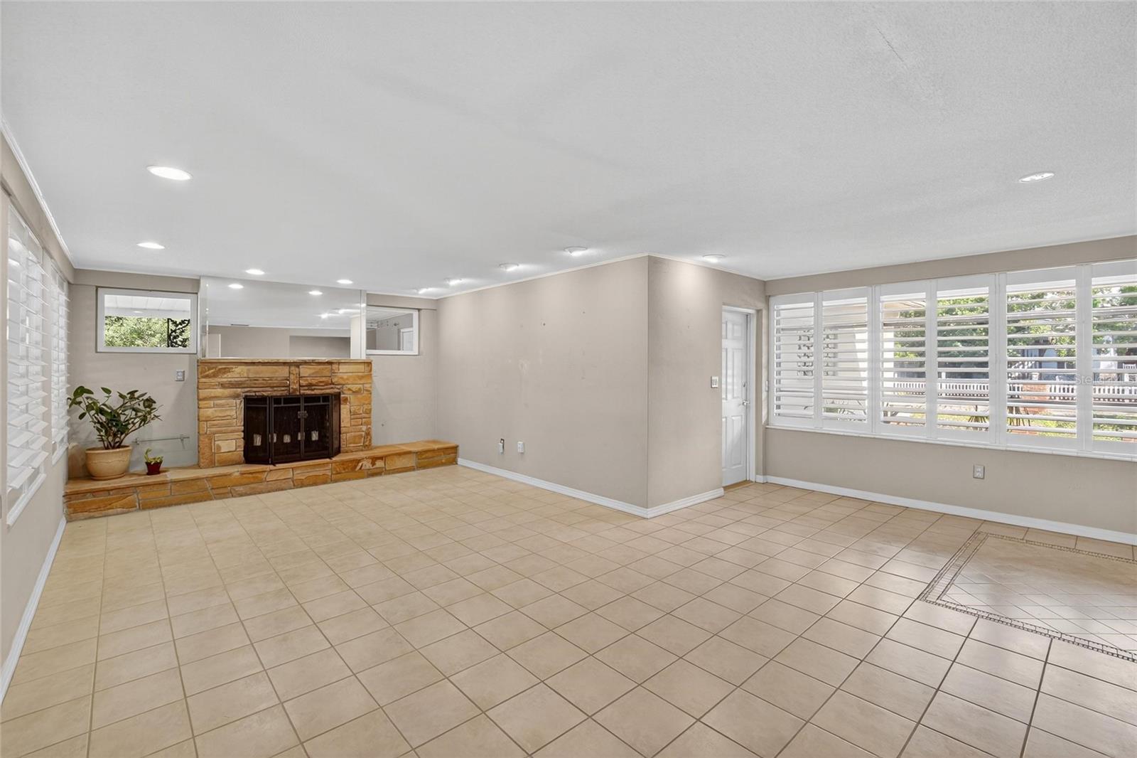 SUNSET PARK - Residential Lease