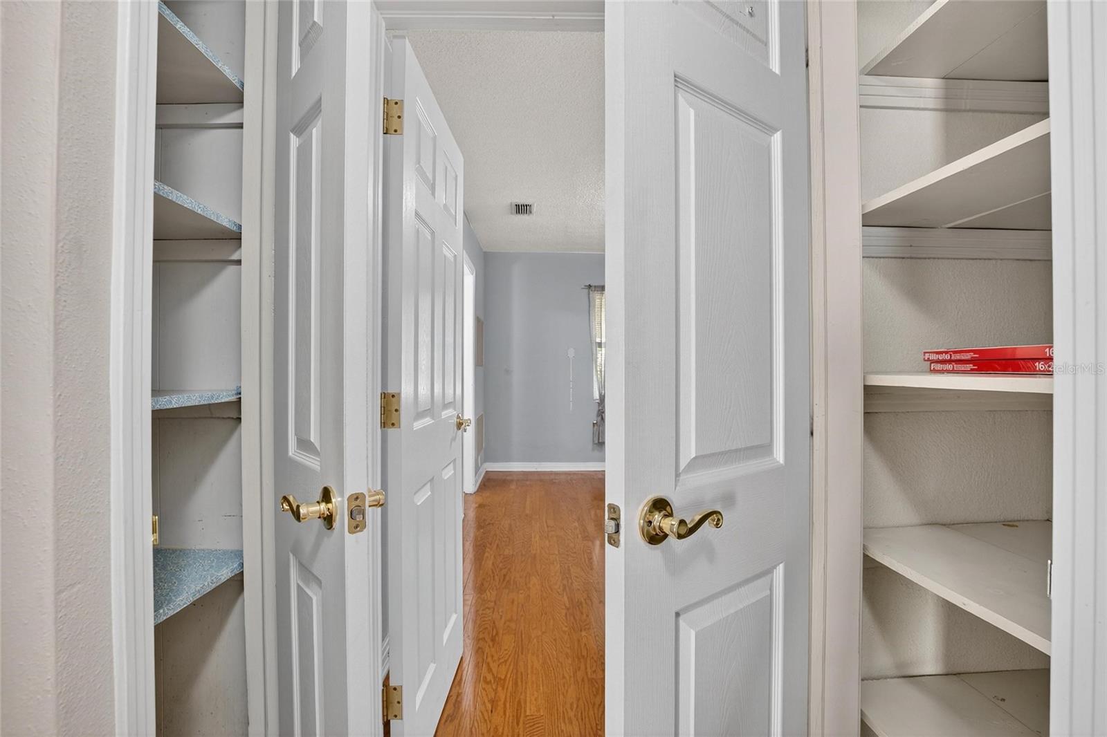 SUNSET PARK - Residential Lease