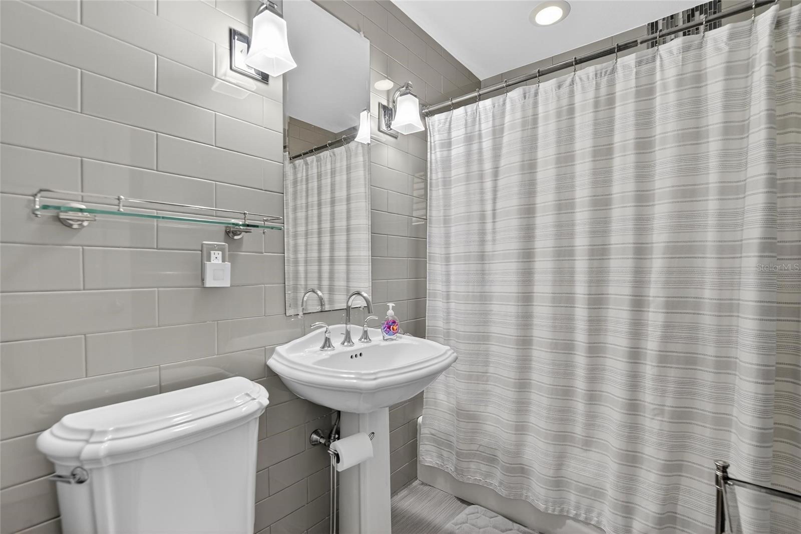 SUNSET PARK - Residential Lease