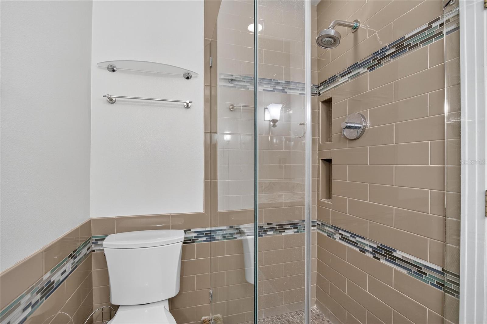 SUNSET PARK - Residential Lease