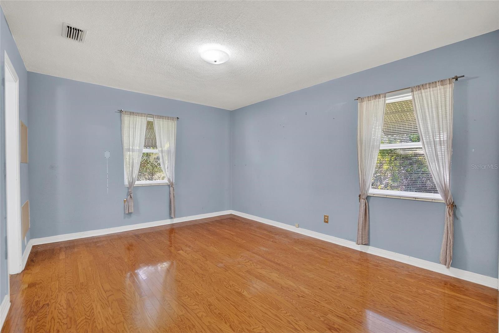 SUNSET PARK - Residential Lease