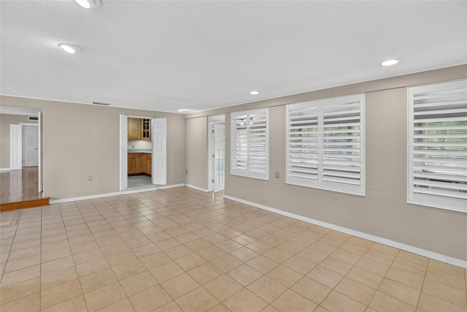 SUNSET PARK - Residential Lease