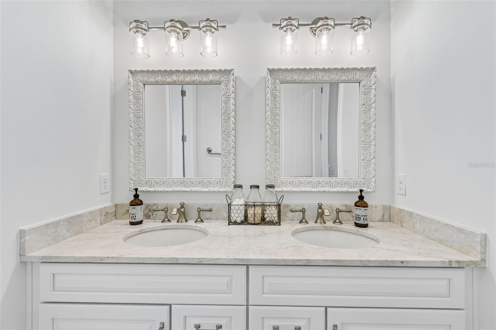 LAKE FOREST PARK - Residential