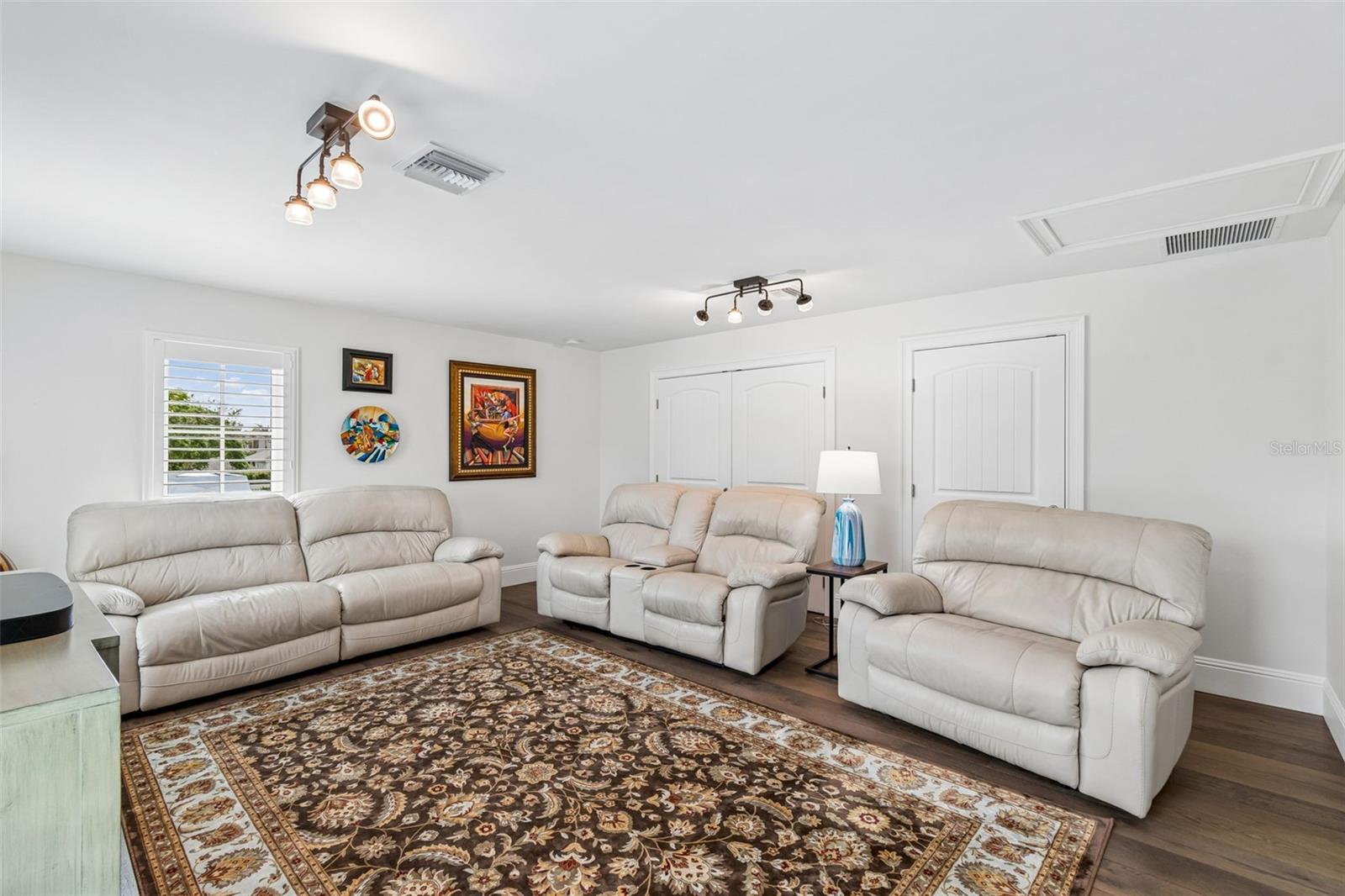 LAKE FOREST PARK - Residential
