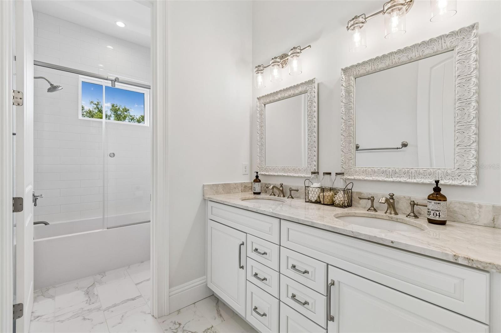 LAKE FOREST PARK - Residential