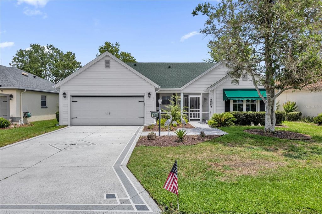 Photo of 521 Carrera Drive, Lady Lake, FL 32159 (MLS # G5112893)