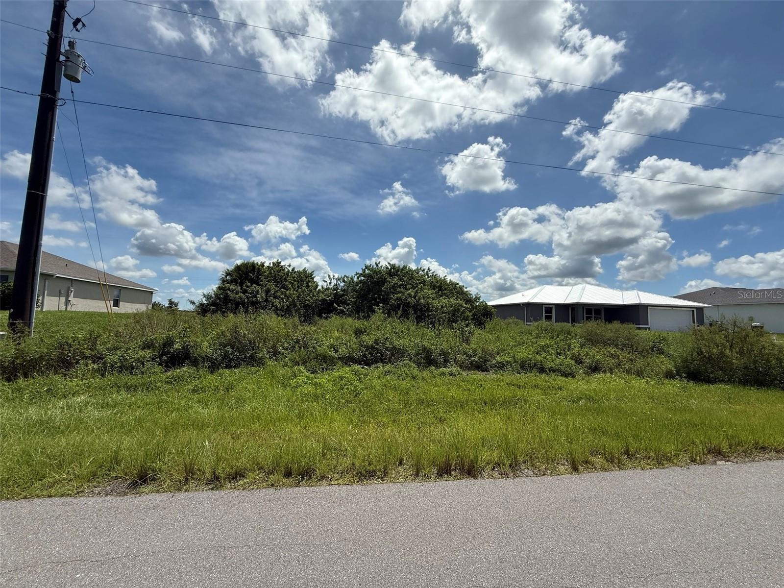 PORT LA BELLE - Land