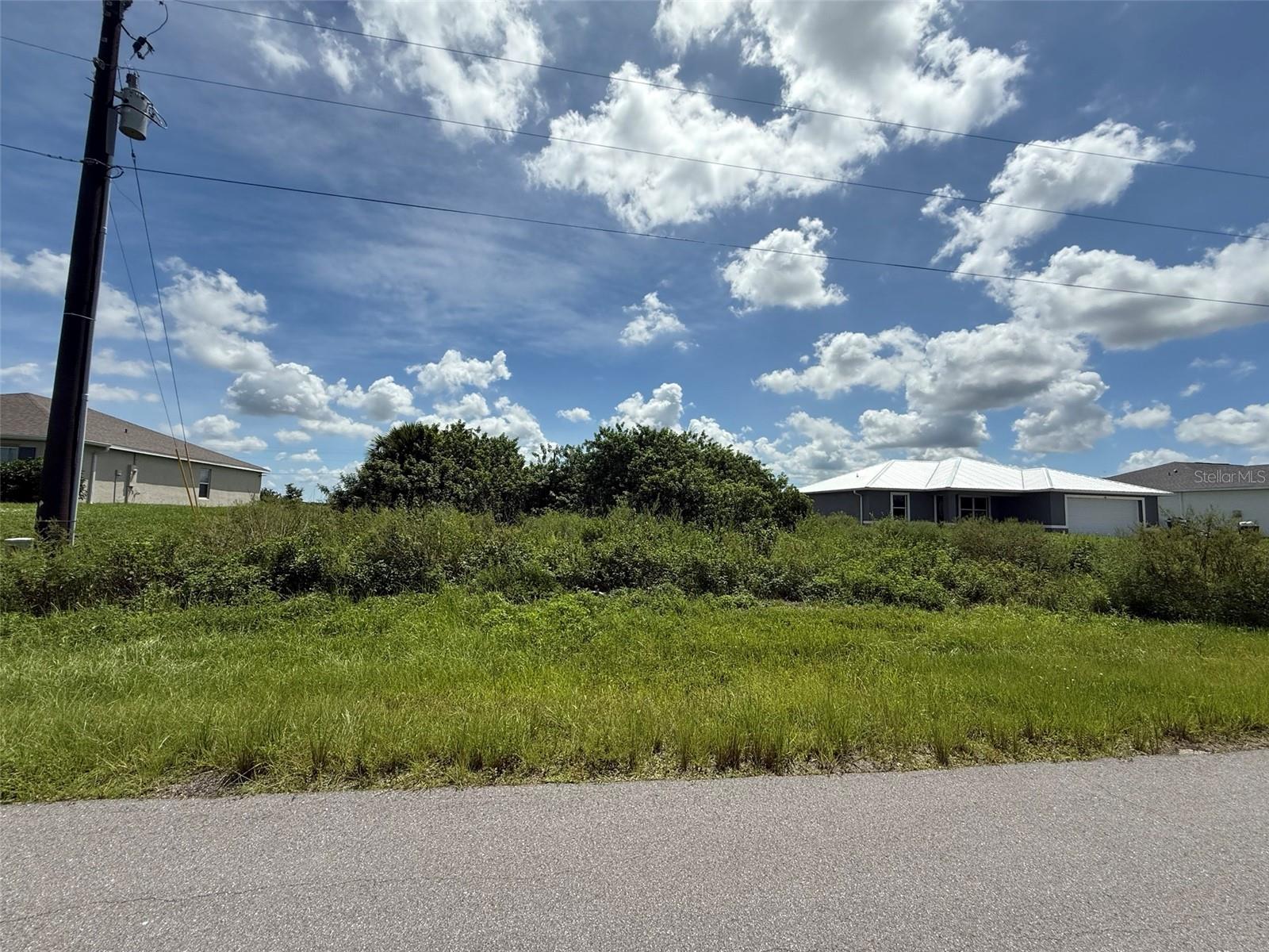 PORT LA BELLE - Land