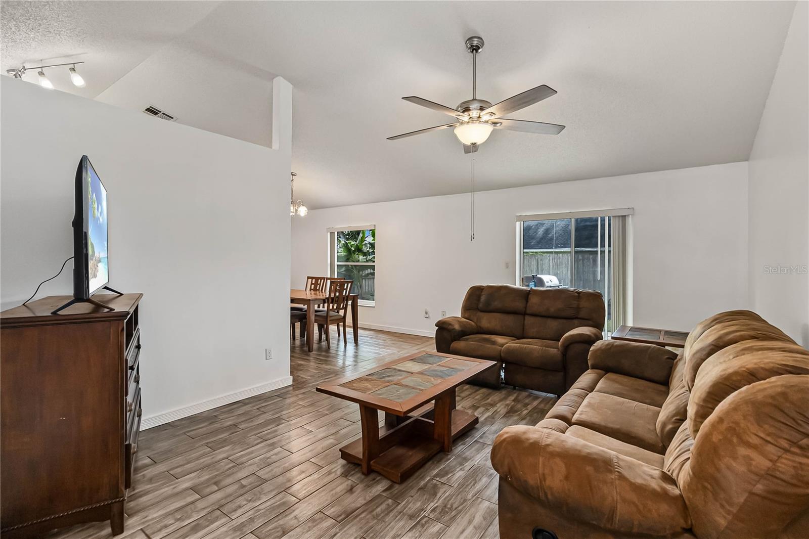 2542 CAMPHORWOOD CIRCLE