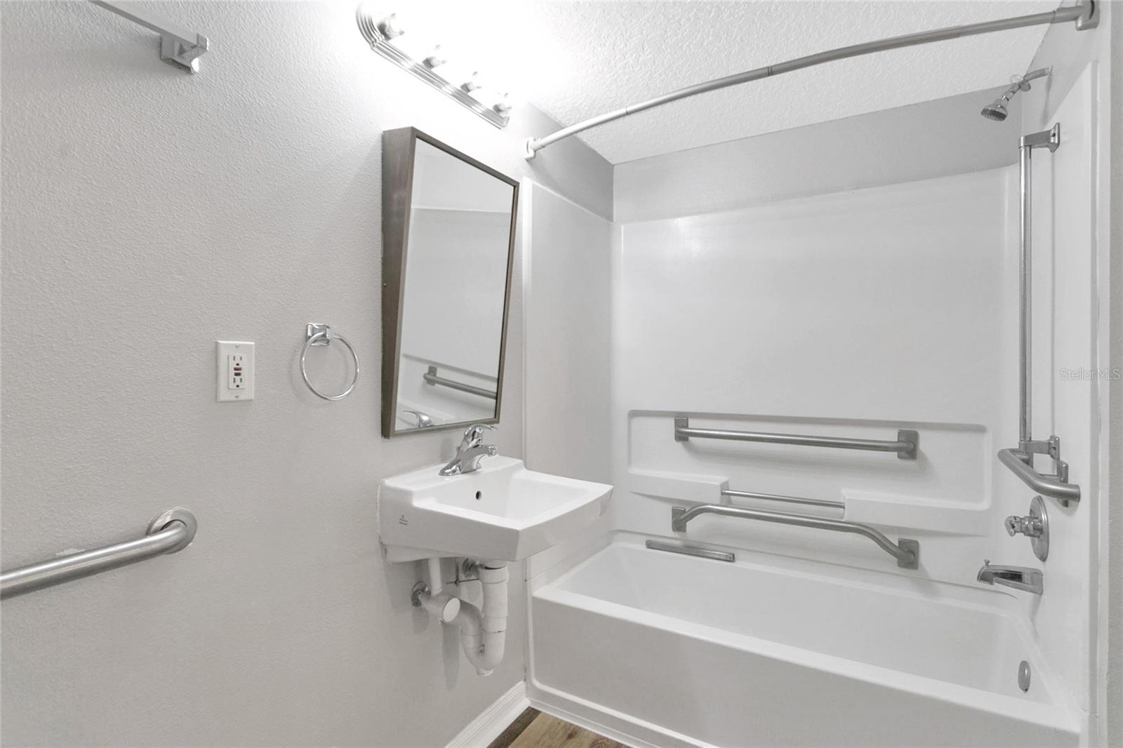 GRAND PALMS CONDO 4 PH 1 - Residential