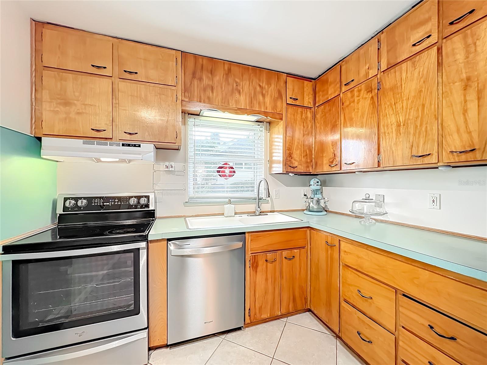 SUBURBAN SHORES - Residential