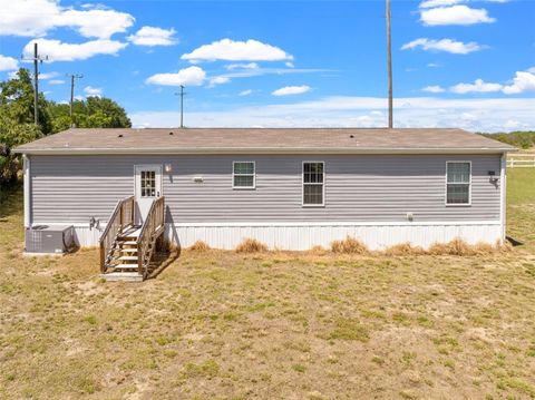 A home in LAKE WALES