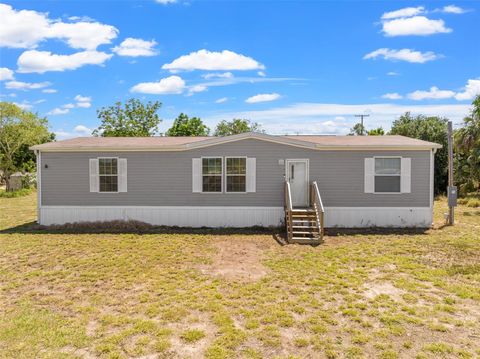 A home in LAKE WALES