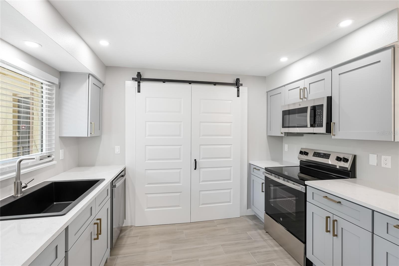 LAKE TIPPECANOE - Residential