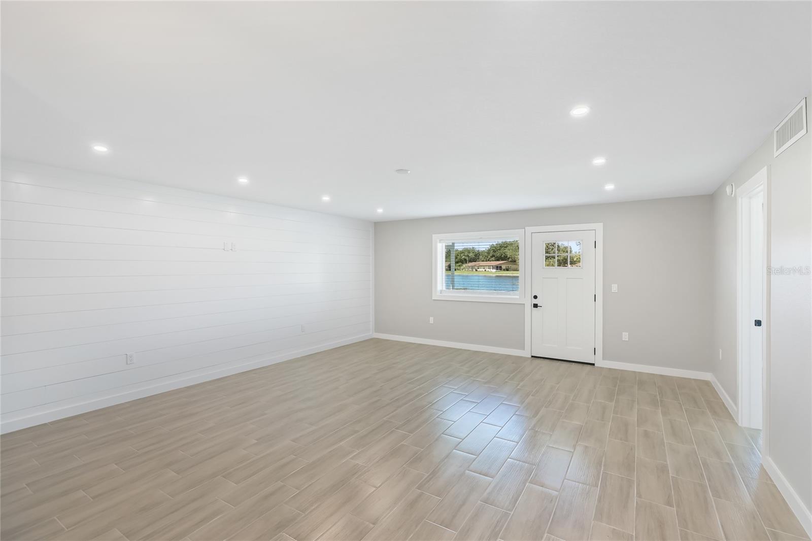 LAKE TIPPECANOE - Residential