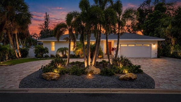 5333 SIESTA CT, SARASOTA, FL 34242 - Image 3f8a4a65dd8ae09ef02cc4ff0ca063f0/739097692