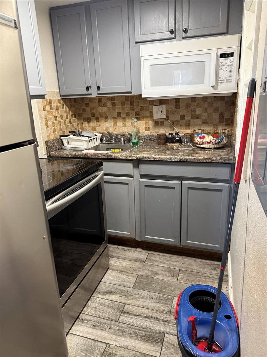 LAKEVIEW HEIGHTS - Residential Income