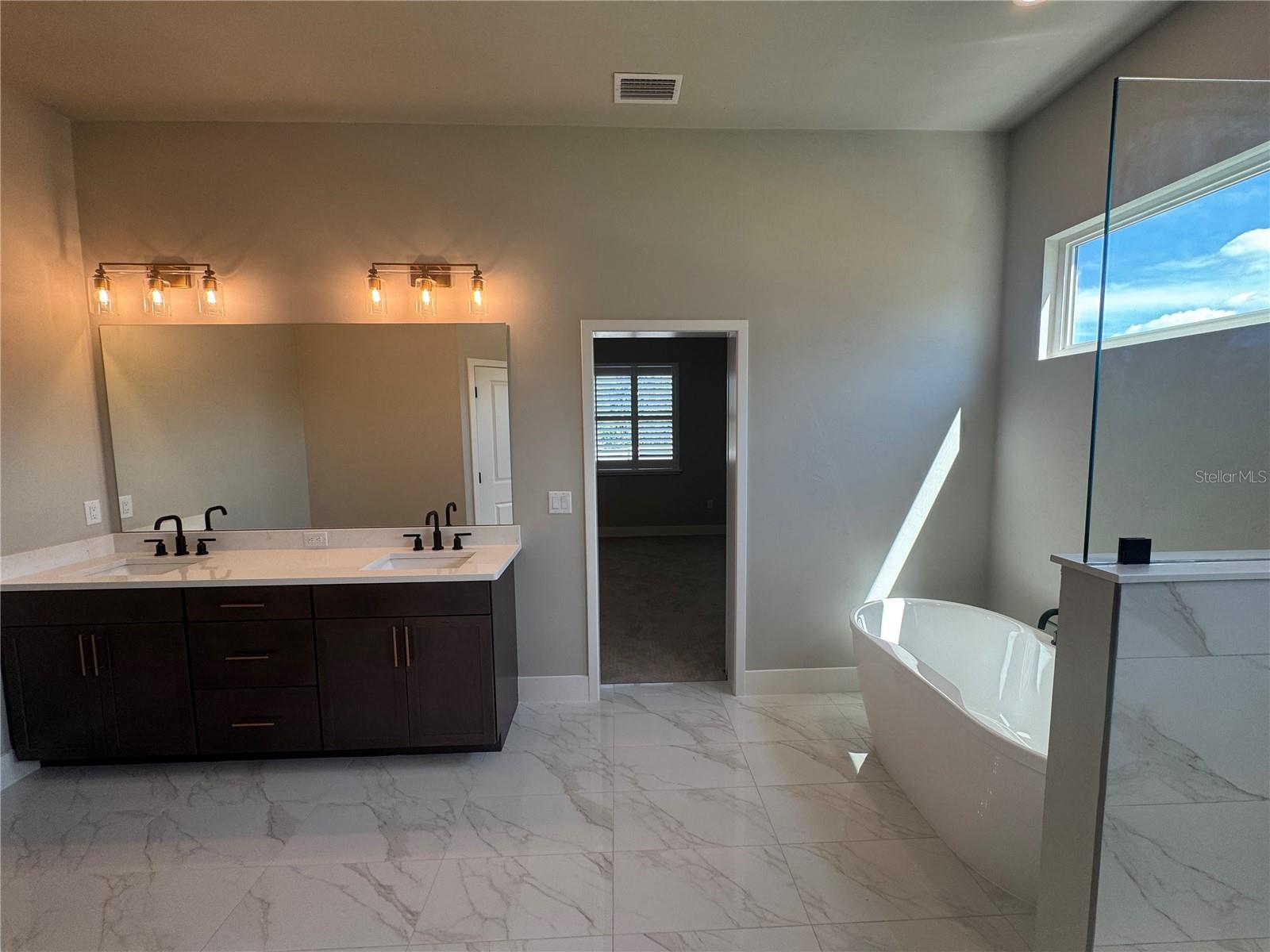 LAUREATE VILLAGE - Residential