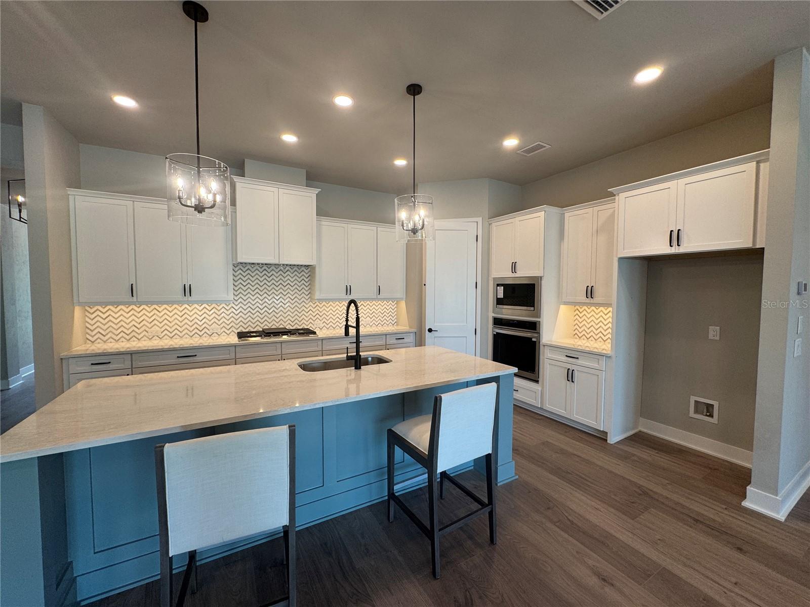 LAUREATE VILLAGE - Residential