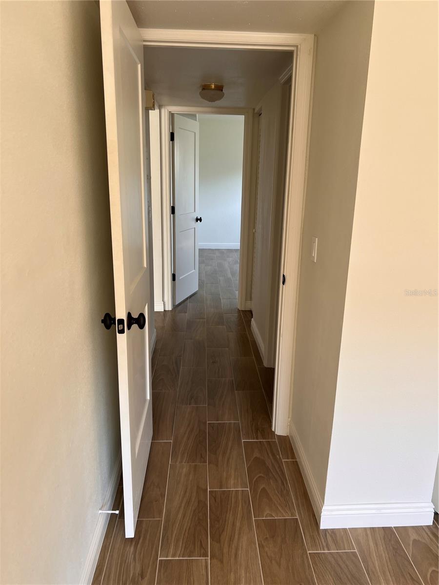 LAKE OVERLOOK APTS - Residential