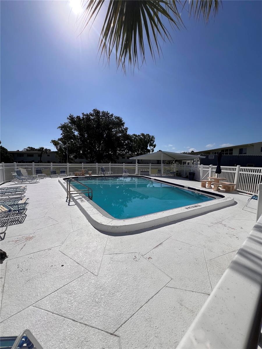 LAKE OVERLOOK APTS - Residential