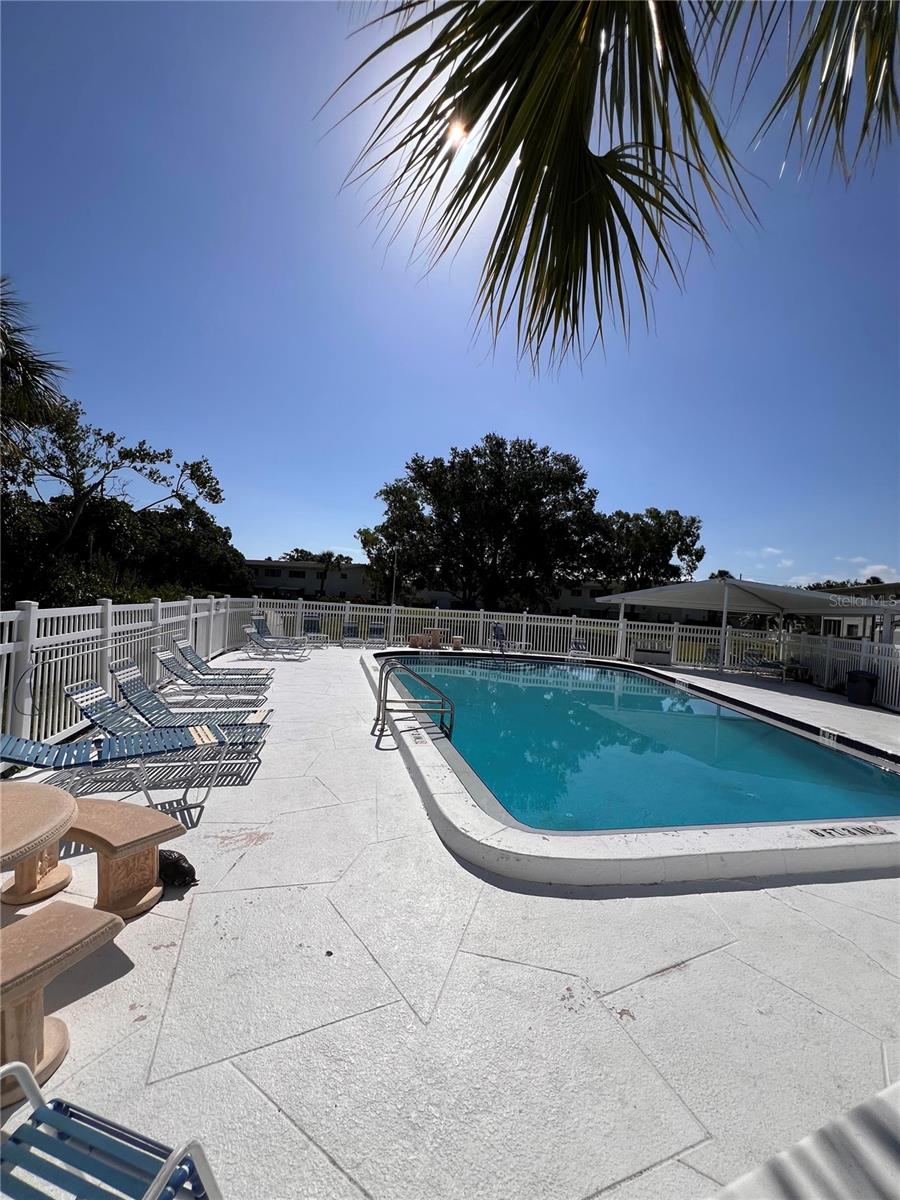 LAKE OVERLOOK APTS - Residential