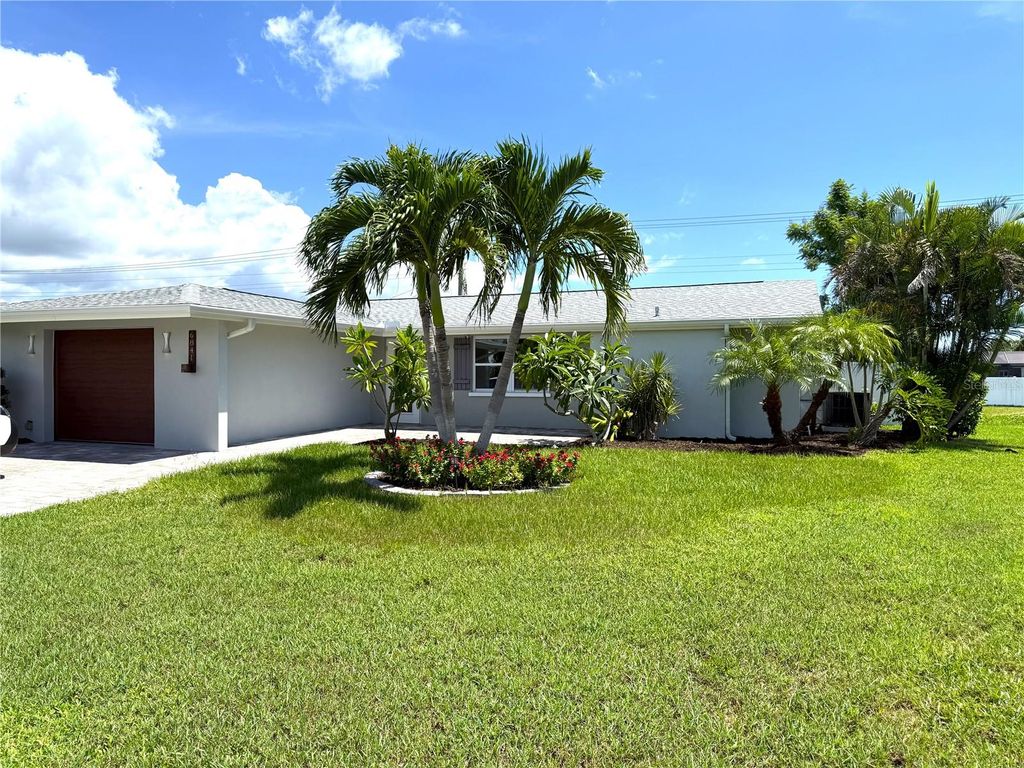 Photo of 6841 Roxbury Drive, Sarasota, FL 34231 (MLS # A4669782)